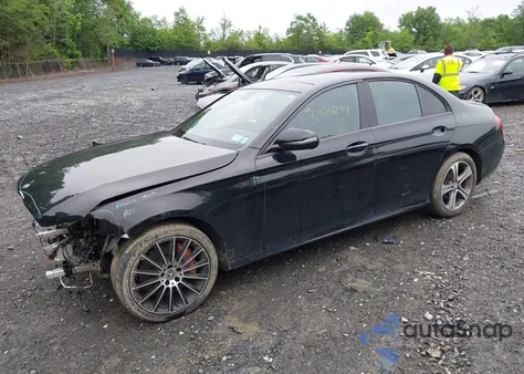 2018 Mercedes-Benz E 300 4Matic из США, поврежденный, VIN WDDZF4KB4JA377217